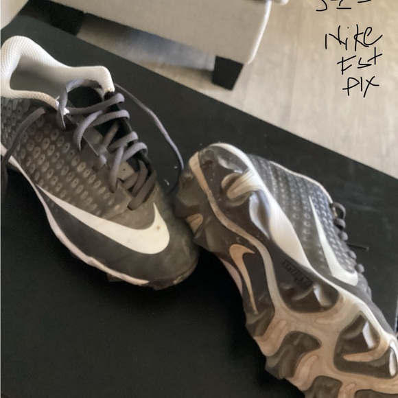 Nike baseball cleats - Picture 3 of 3